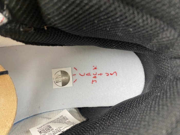 Air Jordan 1 cd4487-011