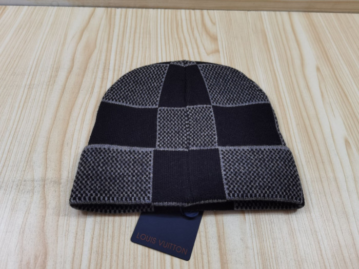 HAT-008