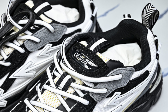 C/O​ SNEAKERS CO-062