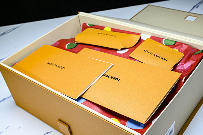 LVT SNEAKERS LVSRS-0101