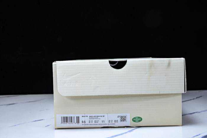 Undefeated x Nike Air Max 95 SP IB4453-100