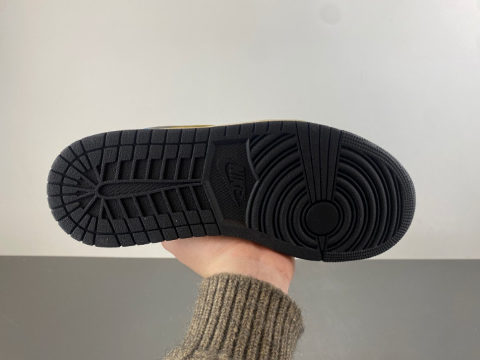 Travis Scott x Air Jordan 1 Low OG XZ6868-005