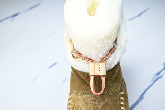 L**V**T* BOOTS LVTBS-057