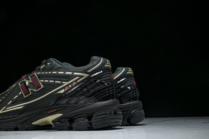 New Balance M1906RKS
