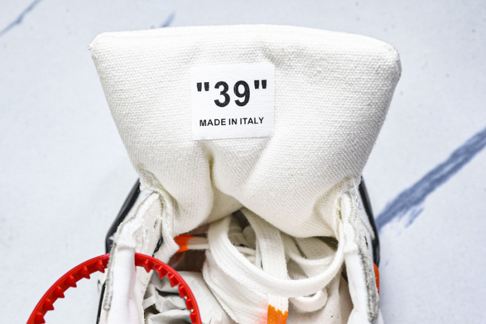 C/O​ SNEAKERS CO-031