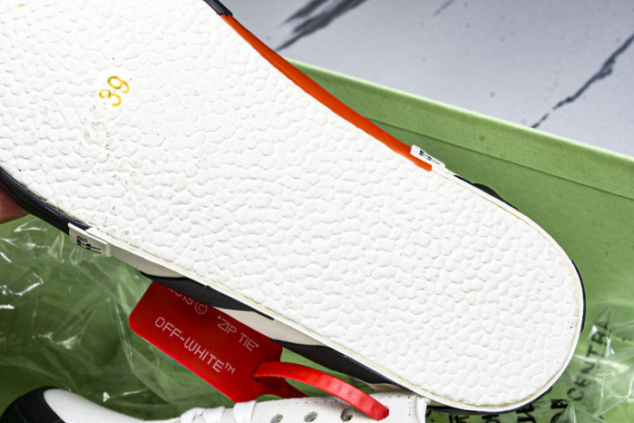 C/O​ SNEAKERS CO-031