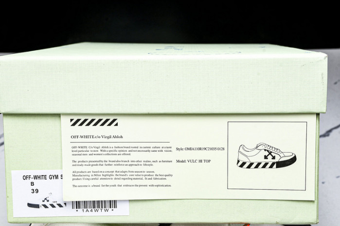 C/O​ SNEAKERS CO-031