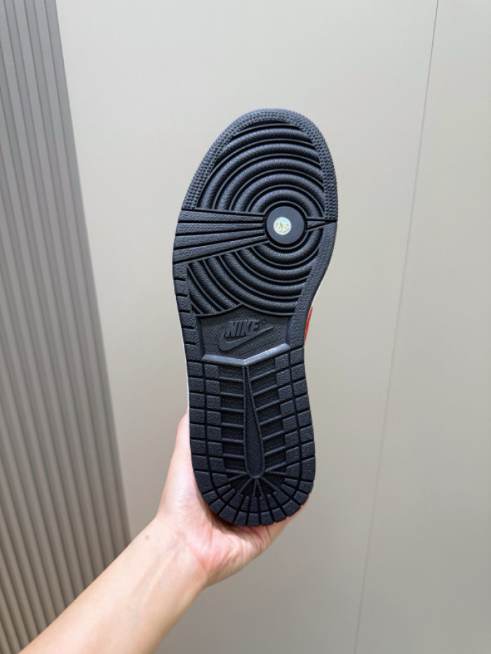 Travis Scott x Air Jordan 1 Low OG x LV DM1-102