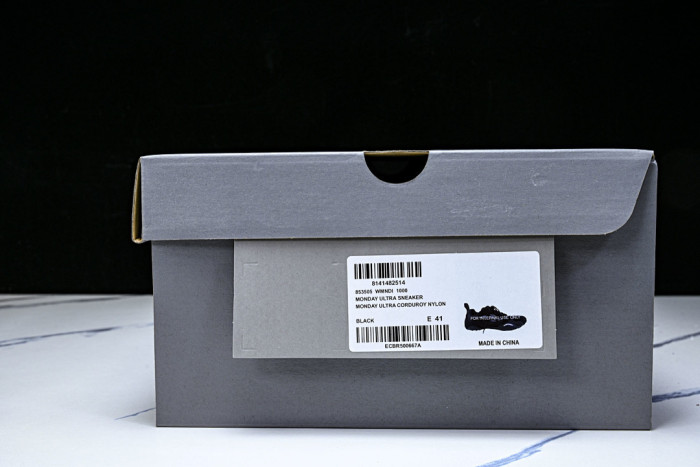 B*al*enciaga Monday Sneaker WMNDI1000