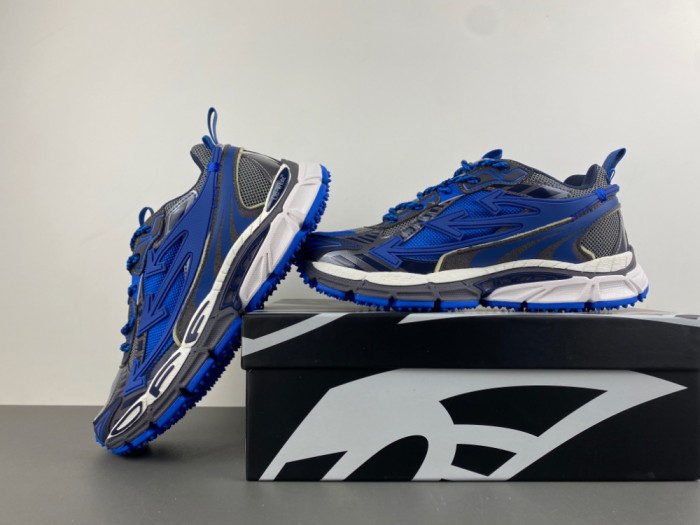 C/O​ SNEAKERS CO-046