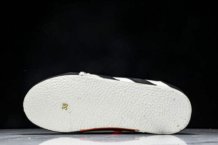 C/O​ SNEAKERS CO-032