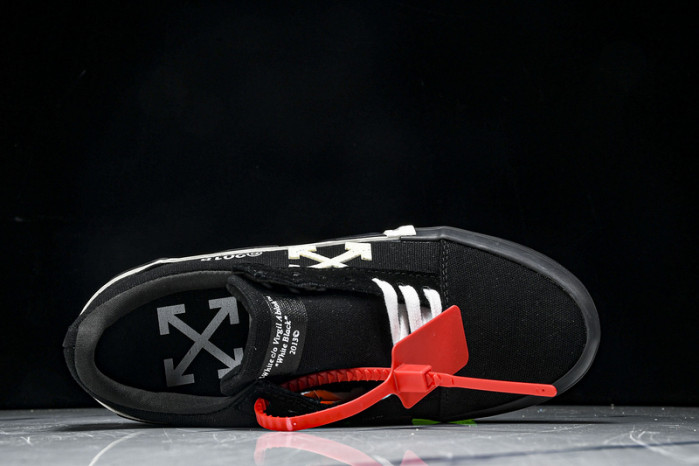 C/O​ SNEAKERS CO-032