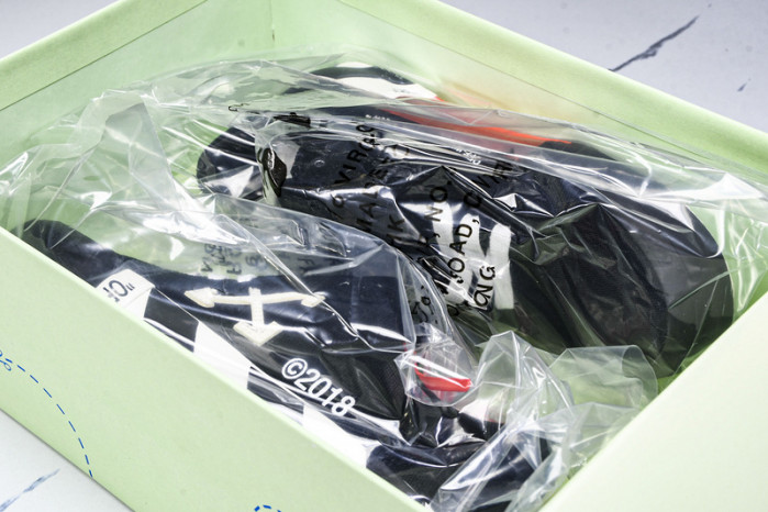 C/O​ SNEAKERS CO-032