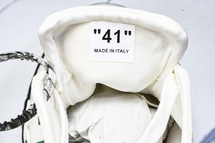 C/O​ SNEAKERS CO-036