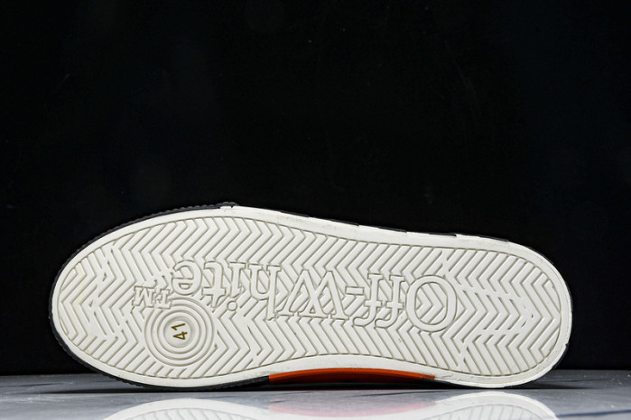 C/O​ SNEAKERS CO-036