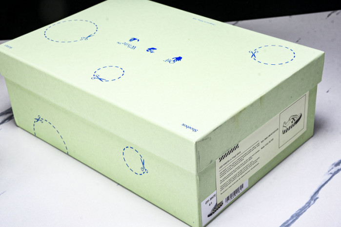 C/O​ SNEAKERS CO-036