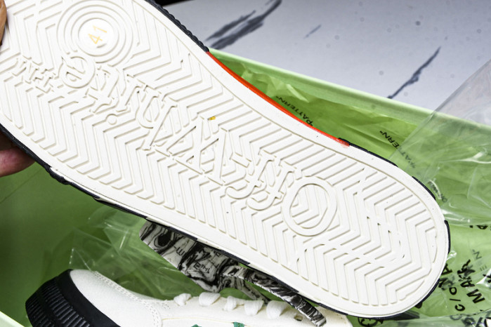 C/O​ SNEAKERS CO-036