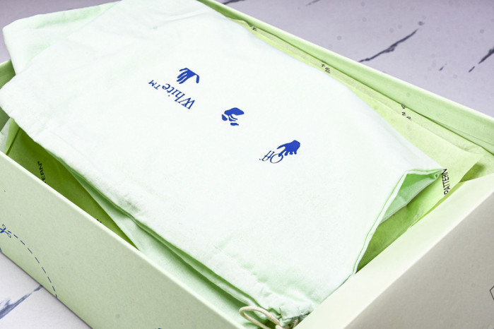 C/O​ SNEAKERS CO-036