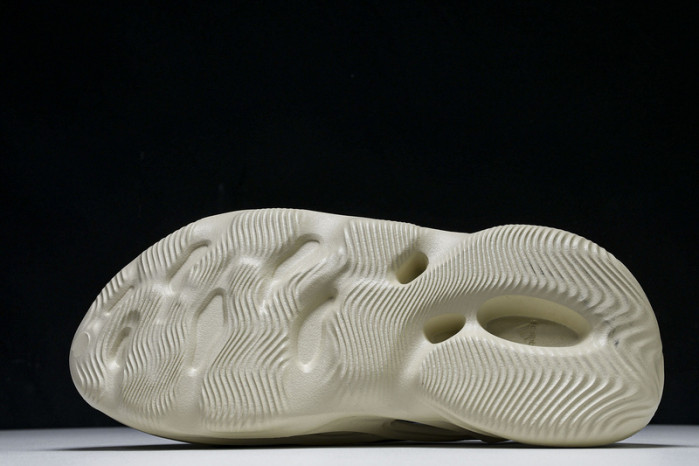 yee**zy foam runner
