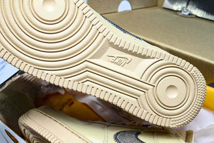 Kobe Bryant x Nike Air Force 1 Low University Gold FD6900-200