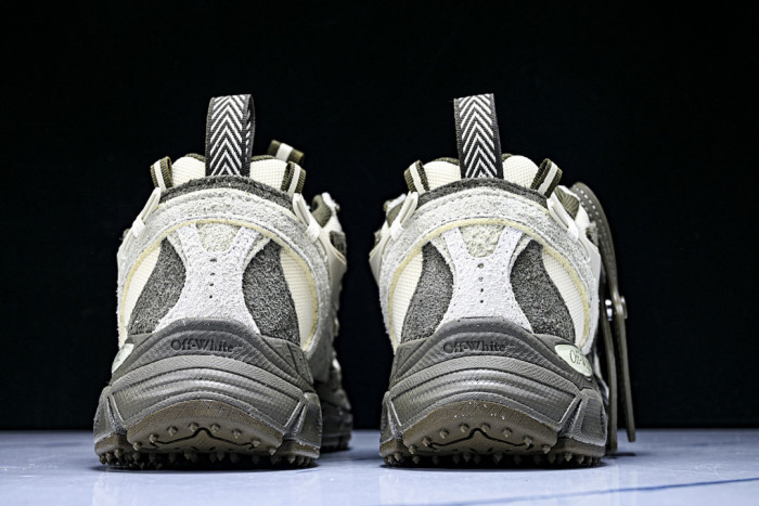 C/O​ SNEAKERS CO-049