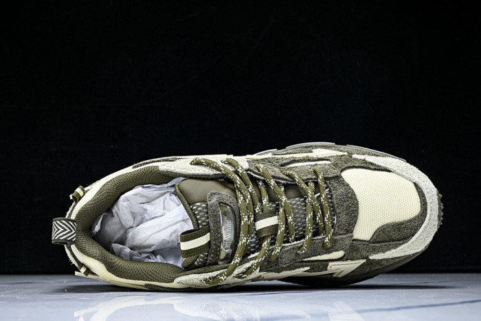 C/O​ SNEAKERS CO-049