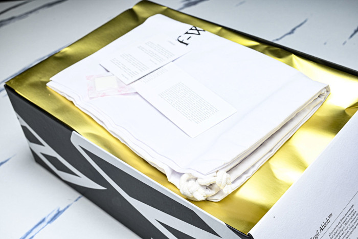 C/O​ SNEAKERS CO-049