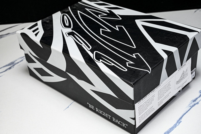 C/O​ SNEAKERS CO-049