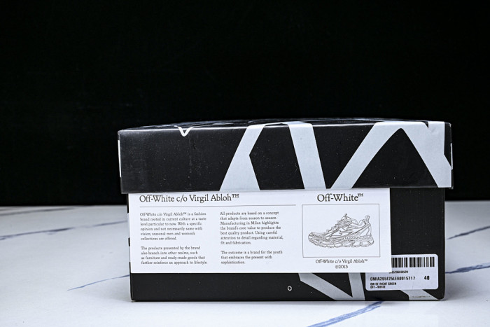 C/O​ SNEAKERS CO-049