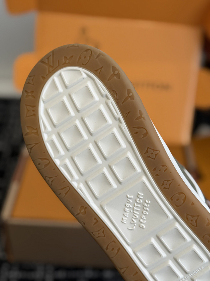 L*VT TILTED LVTTD-002