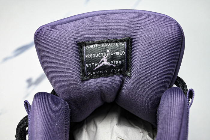 Air Jordan 11 “Las Vegas” IO8961-553