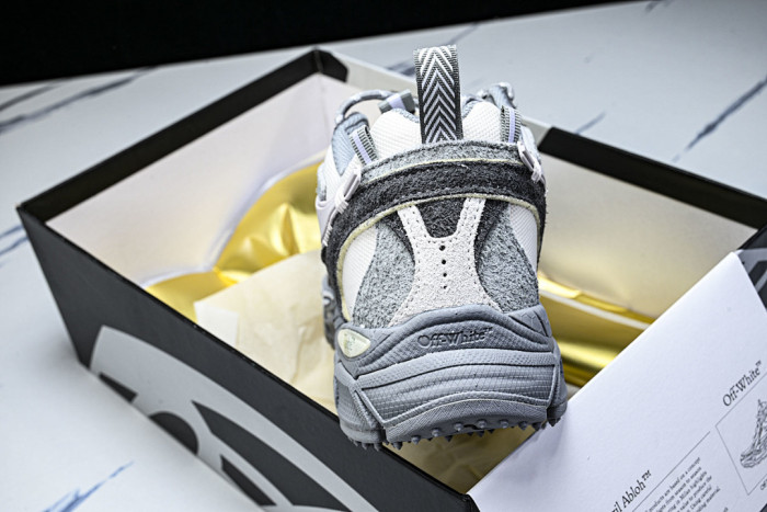 C/O​ SNEAKERS CO-050