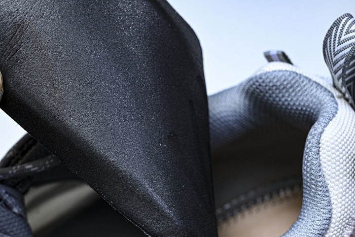 C/O​ SNEAKERS CO-050