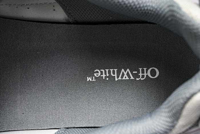 C/O​ SNEAKERS CO-050