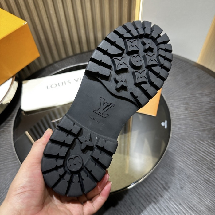 L**V**T* BOOTS LVTBS-041