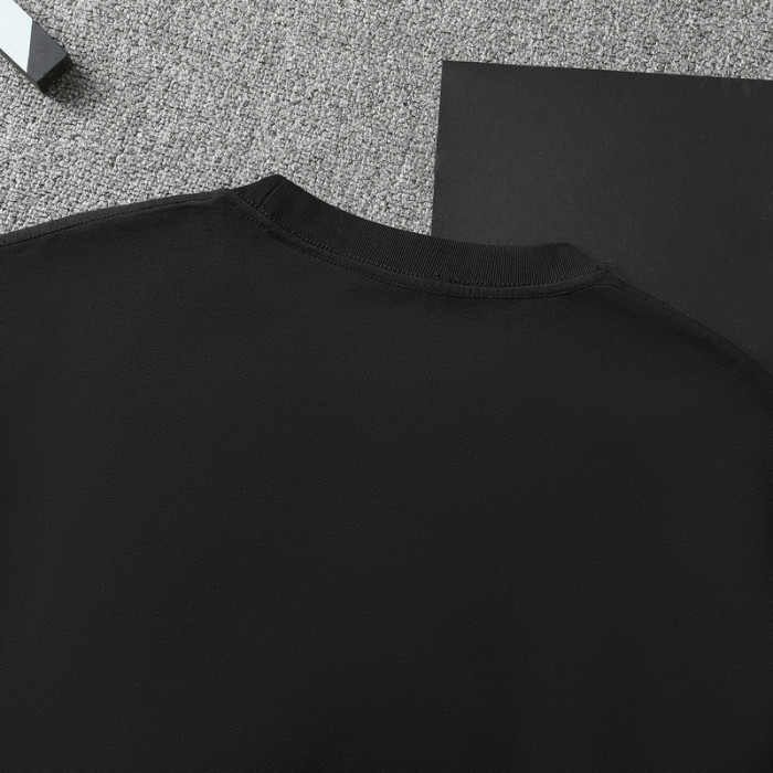 G*UCCI CLOTHES GICS-015