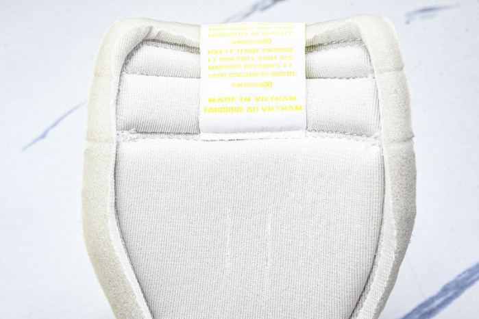 Air Jordan 1“Neutral Grey” 555088-311