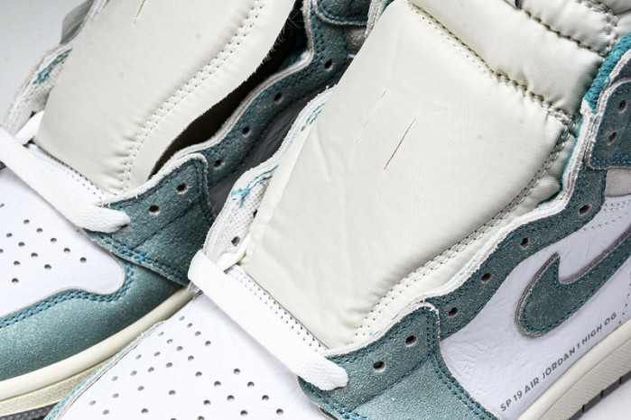 Air Jordan 1“Neutral Grey” 555088-311