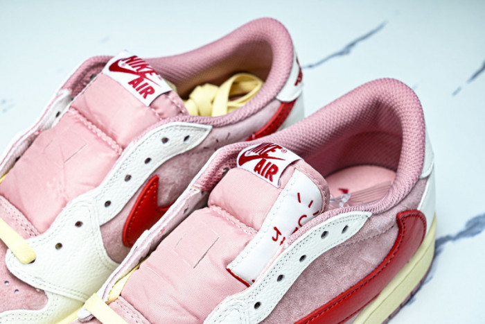 Travis Scott x Air Jordan 1 DM7866-100