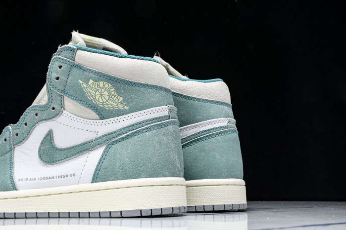 Air Jordan 1“Neutral Grey” 555088-311