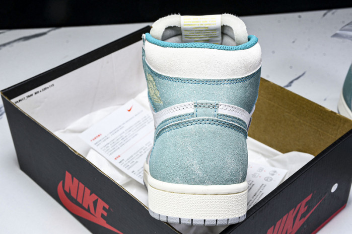 Air Jordan 1“Neutral Grey” 555088-311