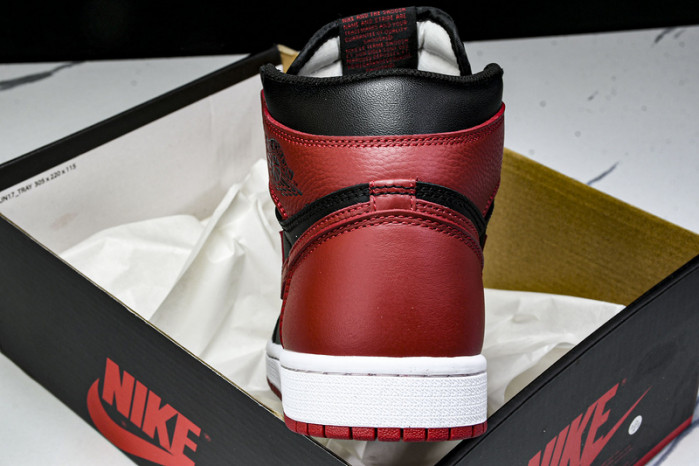 Jordan 1 Retro Bred "Banned" 555088-001
