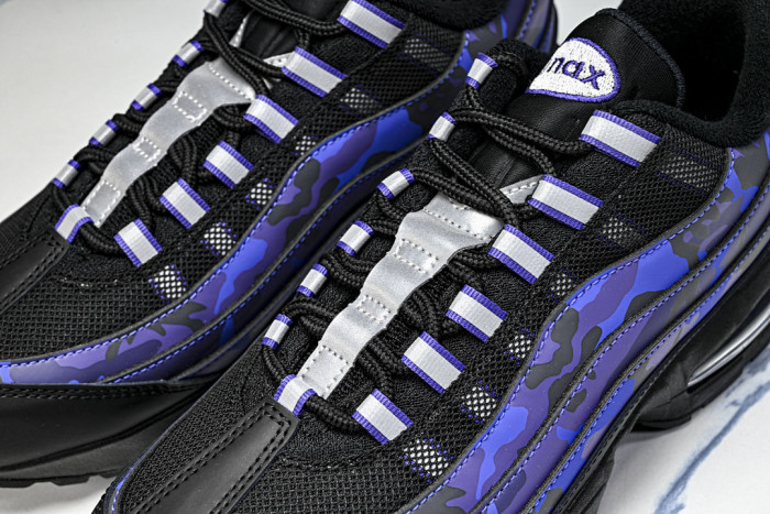 Undefeated x Nike Air Max 95 SP HQ1973-500