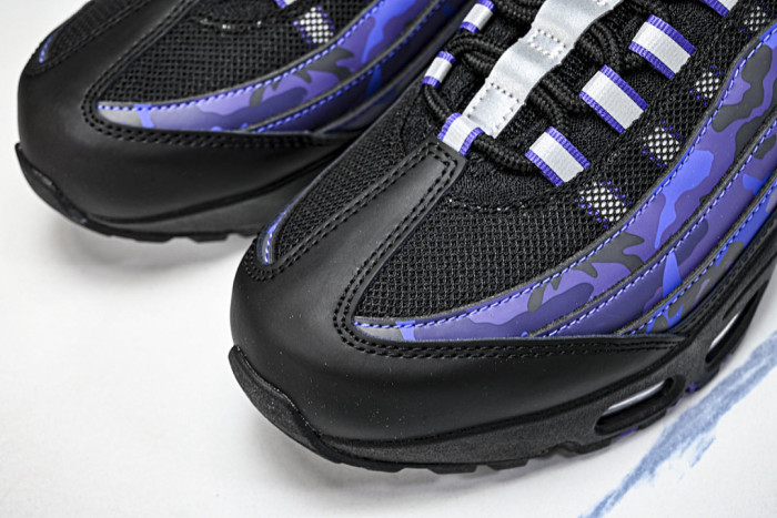 Undefeated x Nike Air Max 95 SP HQ1973-500