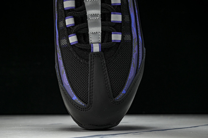 Undefeated x Nike Air Max 95 SP HQ1973-500