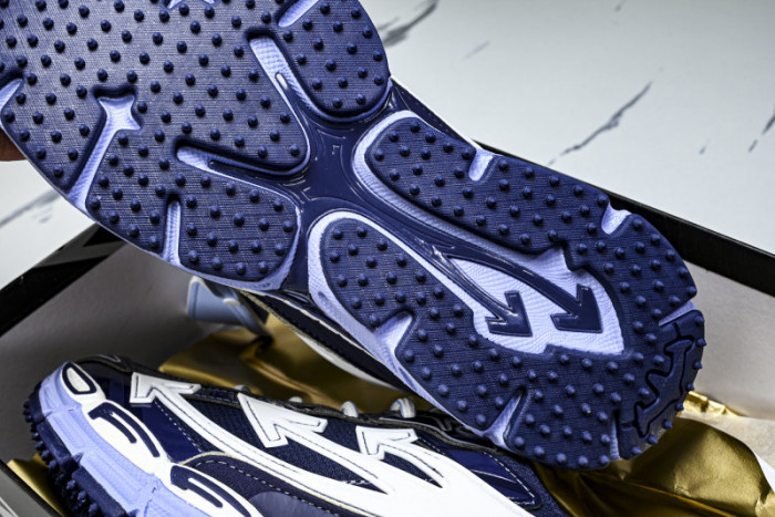 C/O​ SNEAKERS CO-042