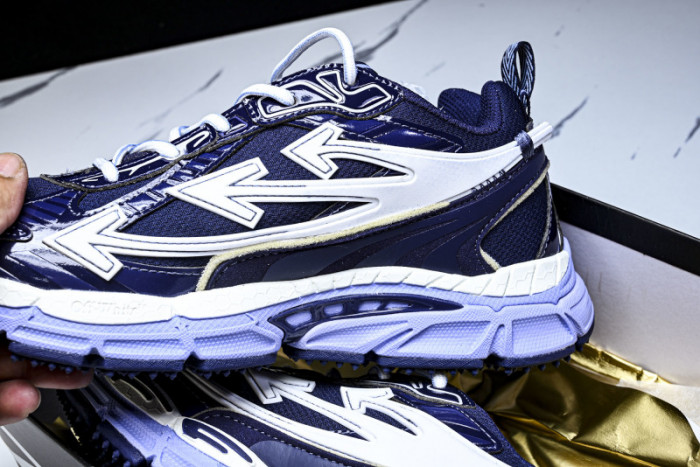 C/O​ SNEAKERS CO-042