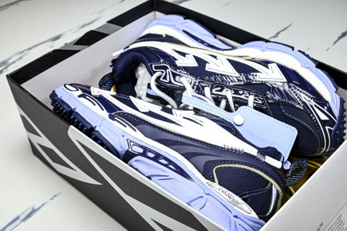 C/O​ SNEAKERS CO-042