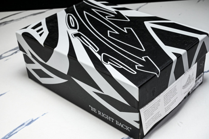 C/O​ SNEAKERS CO-042