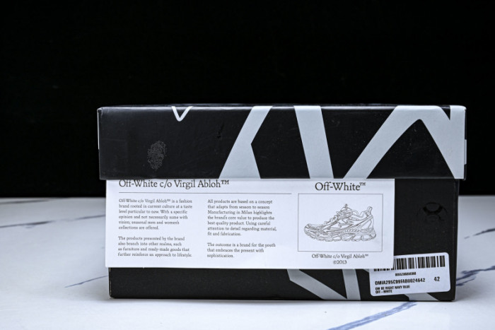 C/O​ SNEAKERS CO-042